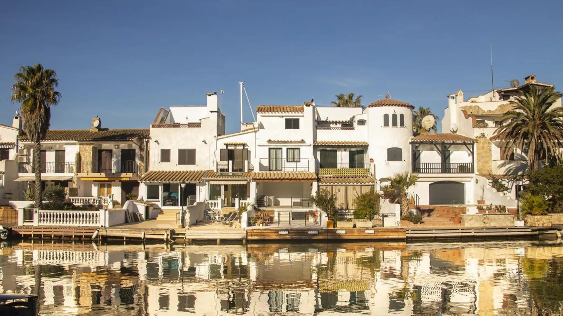 Casa De Pescador Con Amarre De 4 M - Hisp-288-59 contacts